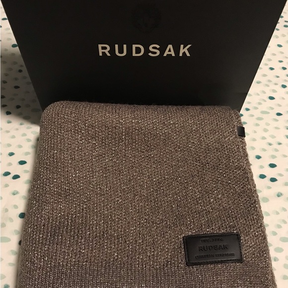 ✨BNWT Rudsak Metallic Anny Scarf and Amel Hat ✨ - Picture 7 of 12